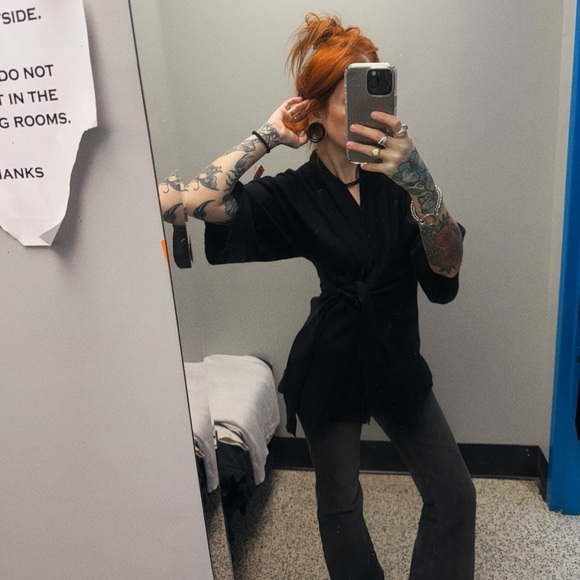 Meet your Posher, Rae - Picture 2 of 3